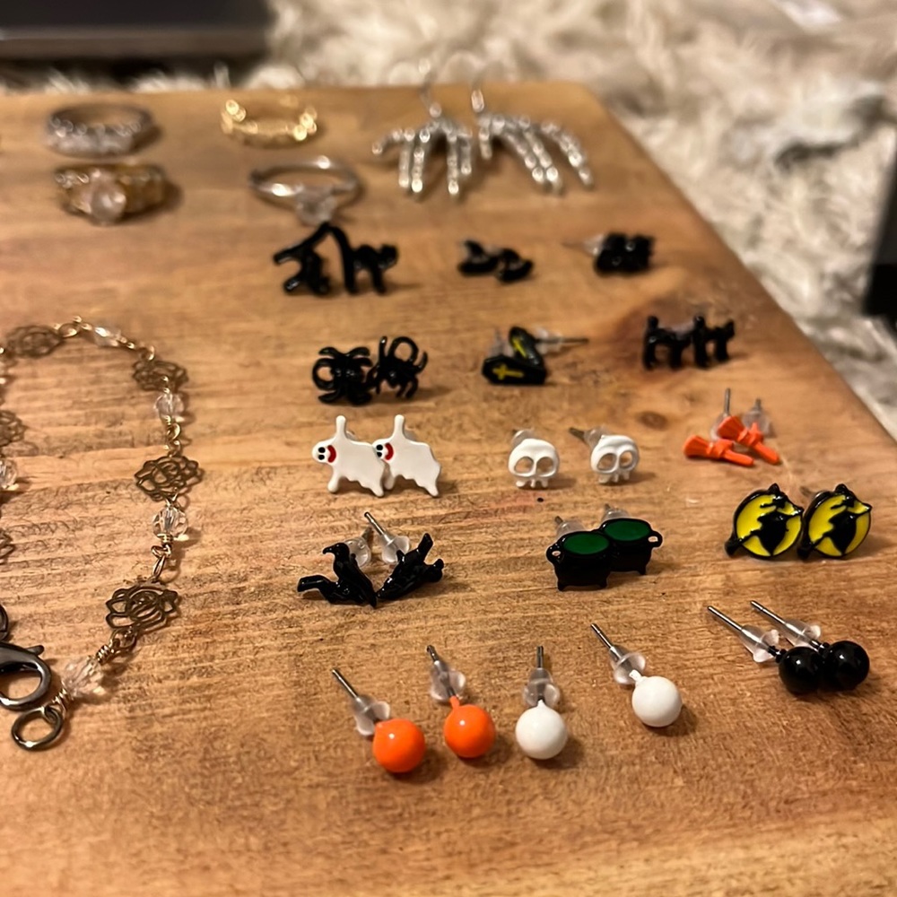 Bunch of random jewelry!